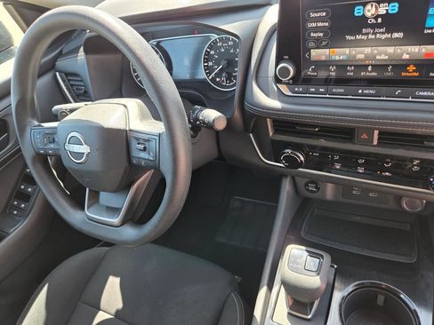 Used 2026 Nissan Rogue S FWD image 31