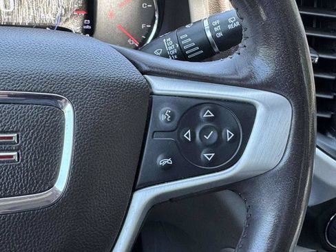 Used 2021 GMC Acadia SLT w/ Technology Package FWD image 12