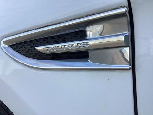 Used 2018 Ford Taurus SE image 19