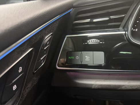 Used 2023 Audi Q8 Premium Plus AWD/4WD image 18