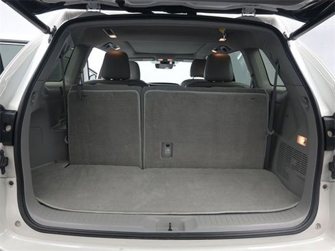 Certified 2019 Toyota Highlander Limited Platinum image 24