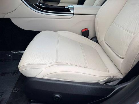 Used 2025 Mercedes-Benz C 300 4MATIC Sedan image 11