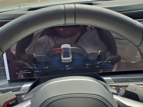 New 2026 BMW 750e xDrive image 34