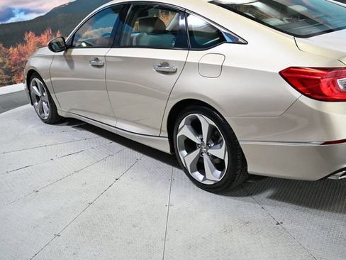 Used 2018 Honda Accord Touring image 7