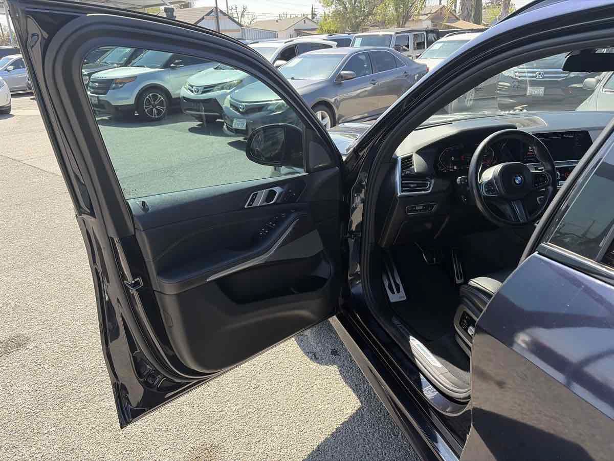 Used 2019 BMW X5 xDrive50i w/ M Sport Package AWD/4WD image 6