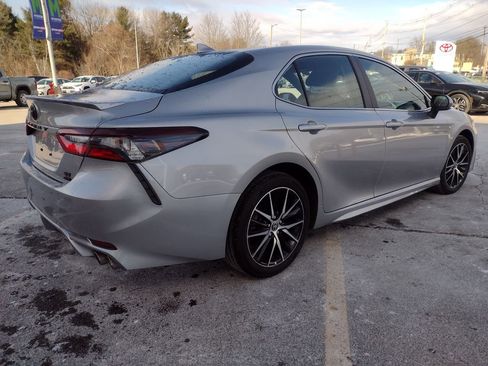Used 2024 Toyota Camry SE image 4
