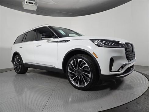 New 2026 Lincoln Aviator Reserve image 2