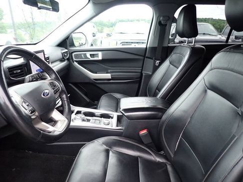 Used 2020 Ford Explorer XLT w/ Equipment Group 202A AWD/4WD image 11