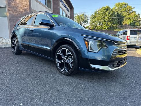 Used 2023 Kia Niro EX Touring FWD image 18