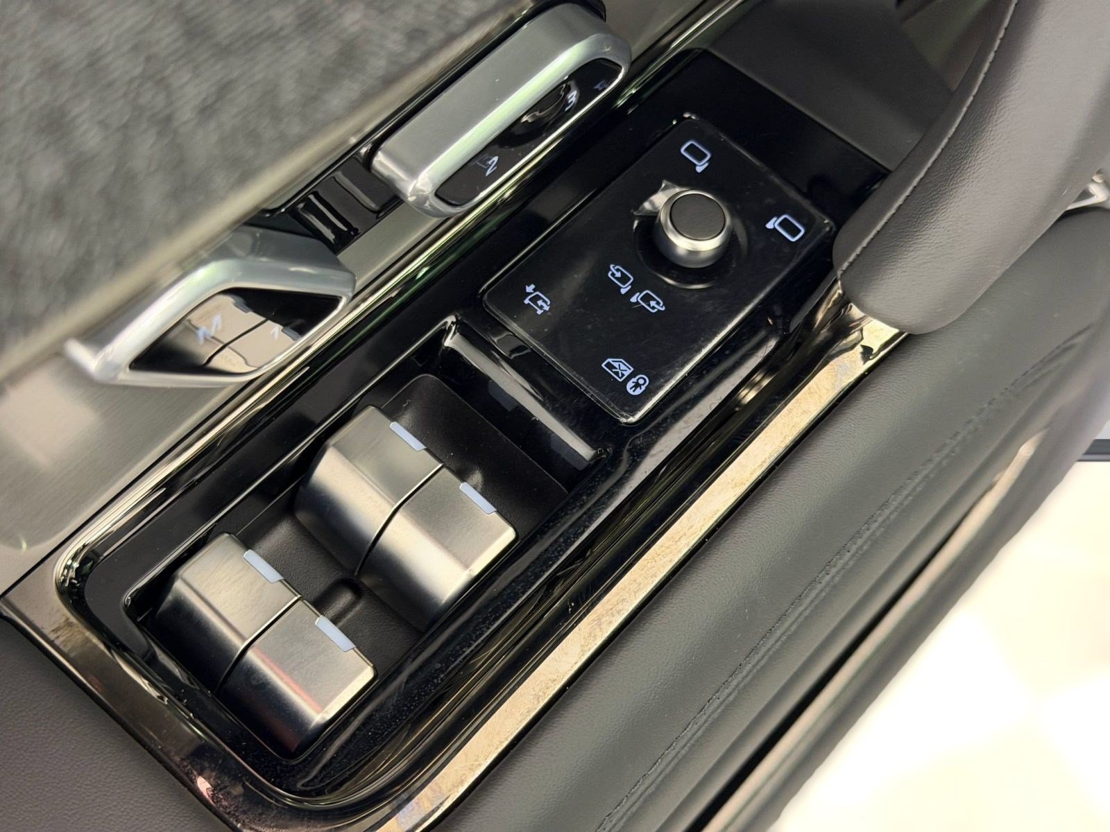 New 2026 Land Rover Range Rover Sport SE AWD/4WD image 25
