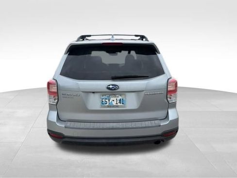 Used 2018 Subaru Forester 2.5i Touring AWD/4WD image 4