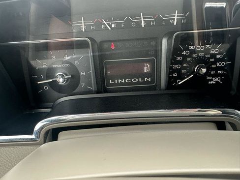 Used 2011 Lincoln Navigator 2WD image 12
