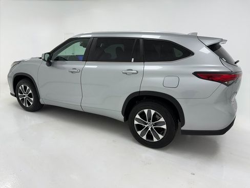 Used 2023 Toyota Highlander XLE image 37