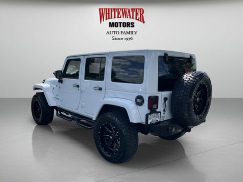 Used 2017 Jeep Wrangler Unlimited Sahara w/ Connectivity Group AWD/4WD image 3