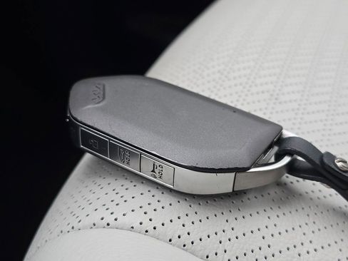 Certified 2025 Kia Carnival SX image 36