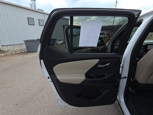 Used 2023 Chevrolet Traverse Premier image 12