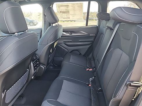 New 2025 Jeep Grand Cherokee Laredo X w/ Luxury Tech Group I image 19