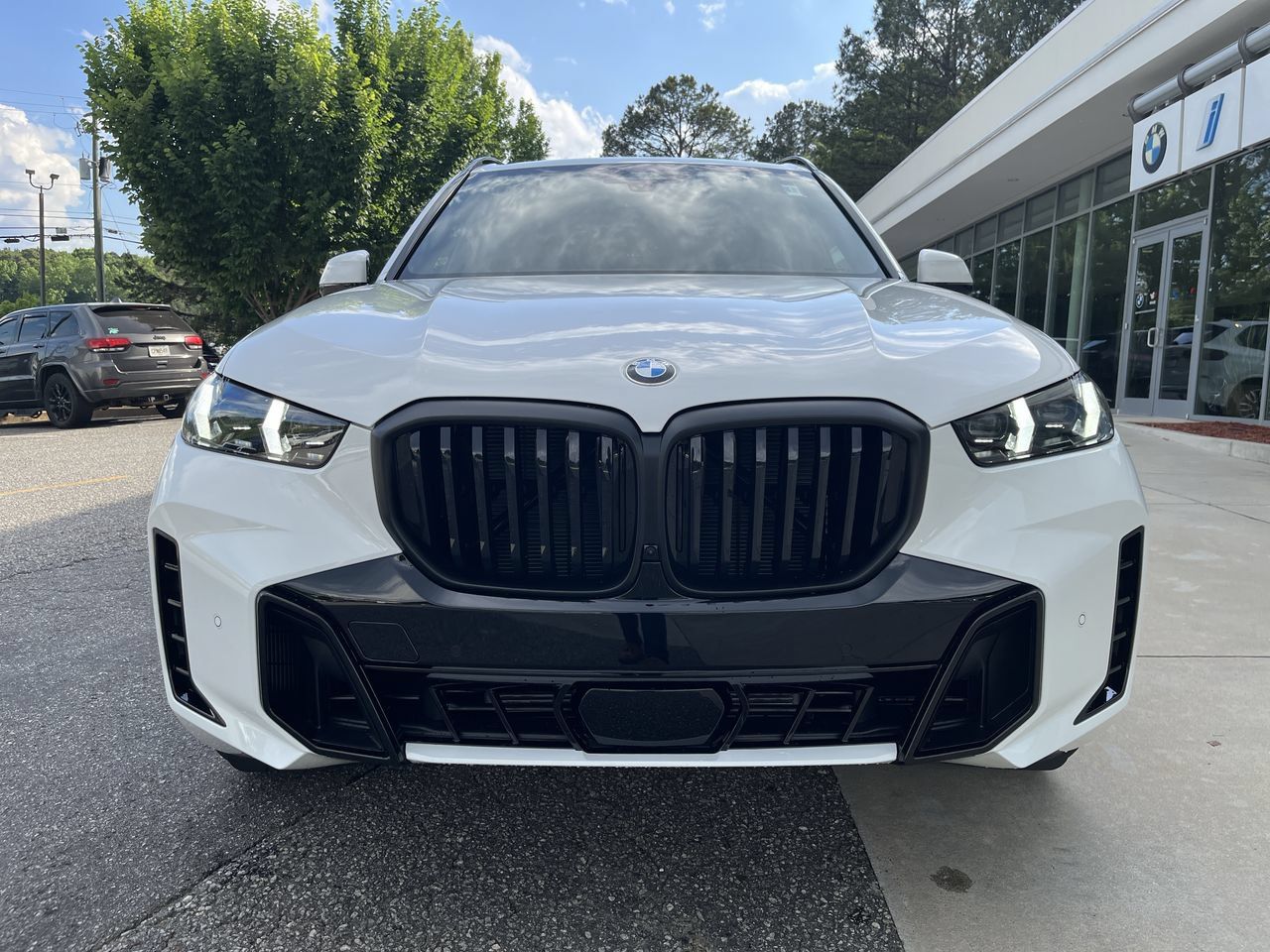 Used 2026 BMW X5 xDrive40i w/ M Sport Package AWD/4WD image 3