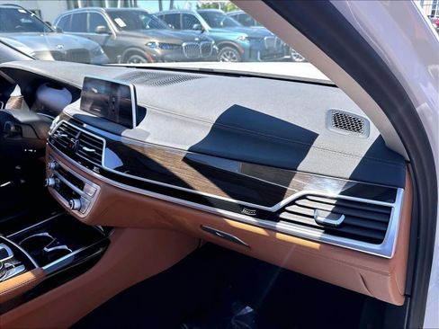 Used 2022 BMW 740i RWD image 29