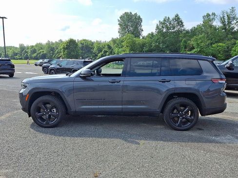 Used 2023 Jeep Grand Cherokee L Laredo AWD/4WD image 7