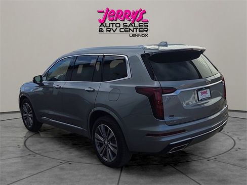 Used 2025 Cadillac XT6 Premium Luxury image 3