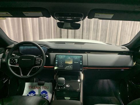 Used 2025 Land Rover Range Rover Sport image 13