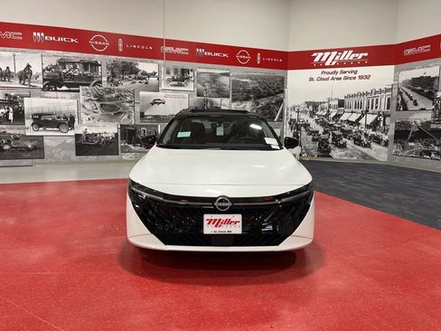 New 2026 Nissan Sentra SR w/ SR Premium Package FWD image 9