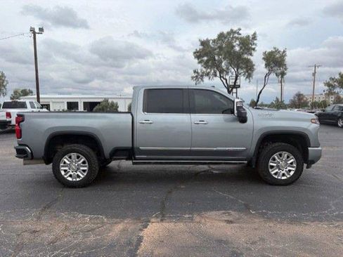 Used 2024 Chevrolet Silverado 2500 High Country w/ High Country Premium Package AWD/4WD image 3