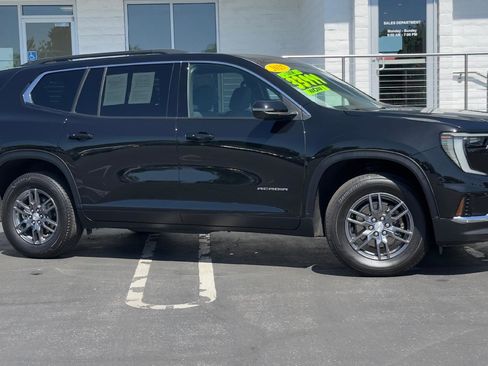 Used 2025 GMC Acadia Elevation FWD image 2