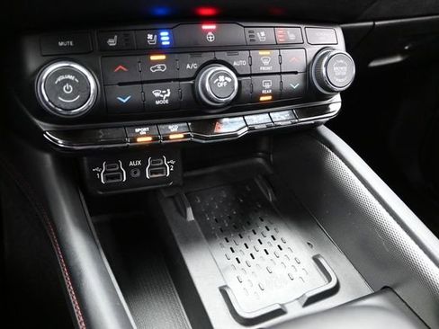 Used 2025 Dodge Durango R/T AWD/4WD image 46