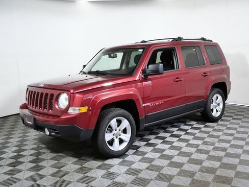 Used 2015 Jeep Patriot Latitude AWD/4WD image 5