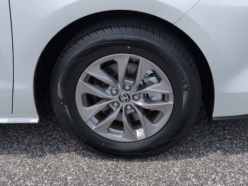 Certified 2025 Toyota Sienna LE FWD image 11