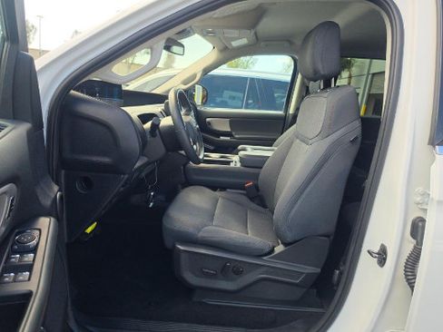 Used 2025 Ford Expedition Active RWD image 5