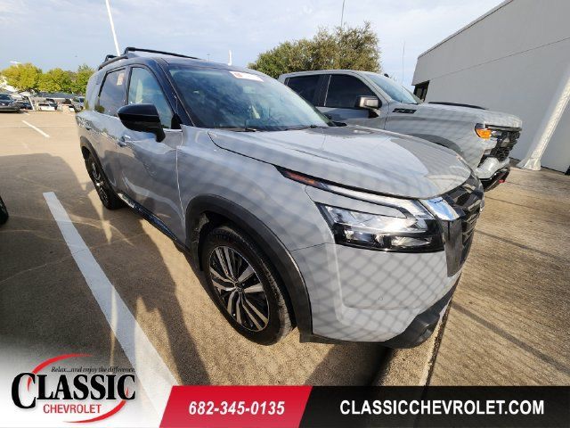 Used 2025 Nissan Pathfinder Platinum FWD image 1
