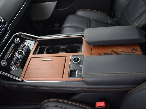 Used 2024 Lincoln Navigator Black Label image 28