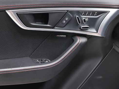 Used 2021 Jaguar F-TYPE R AWD/4WD image 11