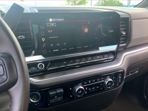 Used 2025 GMC Sierra 1500 SLT image 7