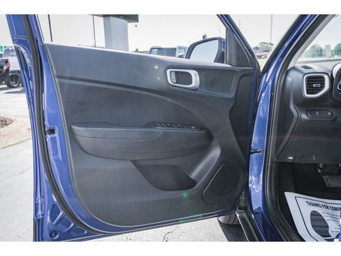 Used 2024 Hyundai Venue SE image 6