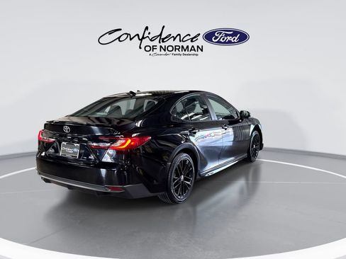 Used 2025 Toyota Camry SE FWD image 8
