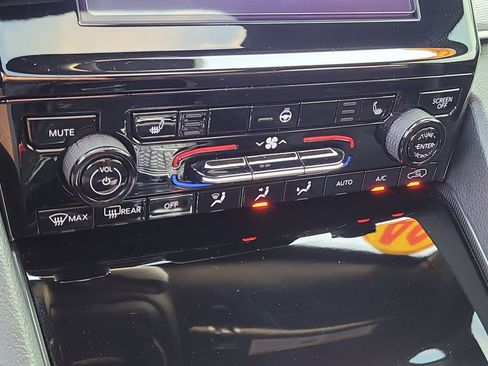 Certified 2024 Jeep Grand Cherokee L Altitude image 26