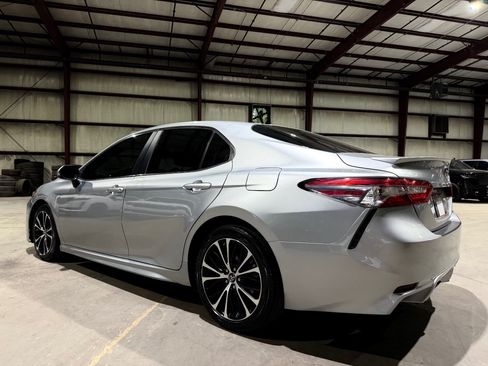 Used 2018 Toyota Camry SE FWD image 7