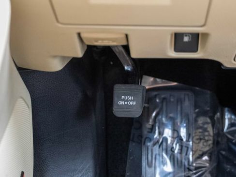 Used 2019 Toyota Highlander Limited FWD image 21