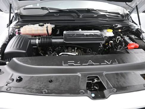 Used 2025 RAM 1500 Big Horn AWD/4WD image 37