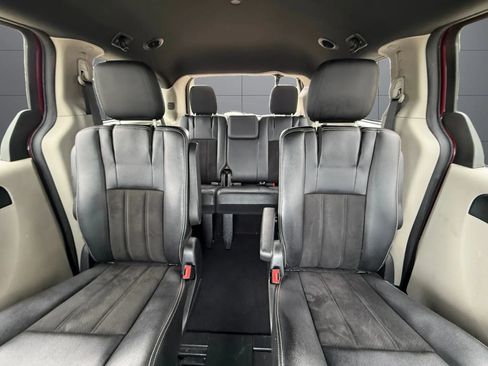 Used 2019 Dodge Grand Caravan SXT FWD image 34