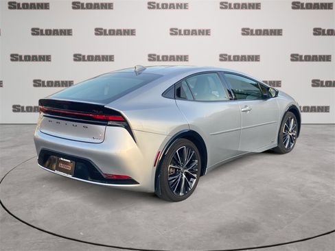 Used 2023 Toyota Prius XLE image 5