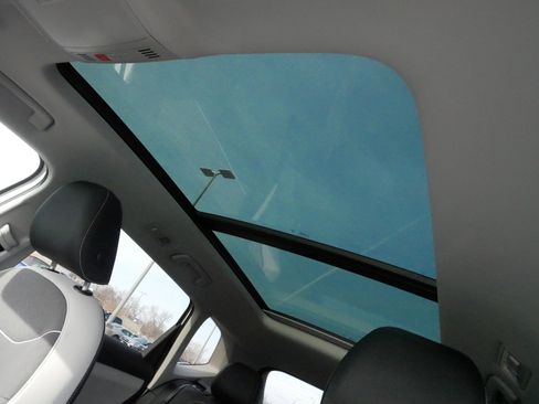 Used 2025 Volkswagen Taos SE image 34