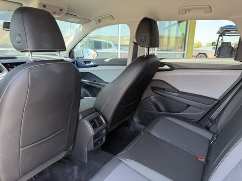 Used 2022 Volkswagen Taos SE AWD/4WD image 32
