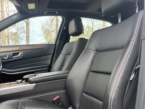 Used 2014 Mercedes-Benz E 350 4MATIC Sedan image 26