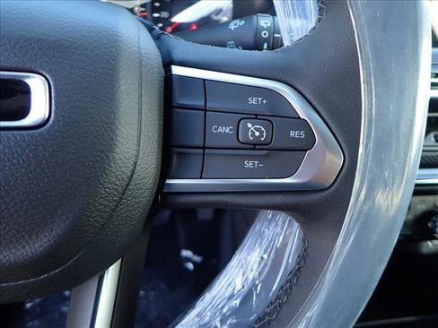 New 2026 Jeep Compass Latitude w/ Sun and Sound Group image 17