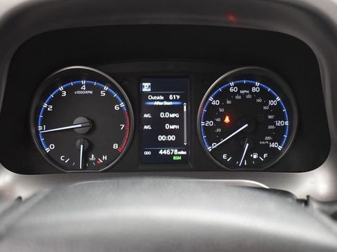 Used 2018 Toyota RAV4 XLE AWD/4WD image 7